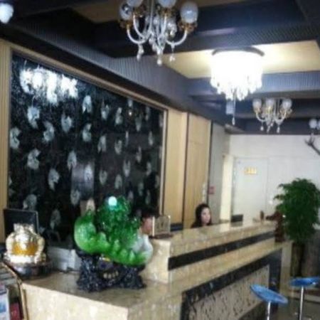 Xinhang Hotel Урумчи Экстерьер фото