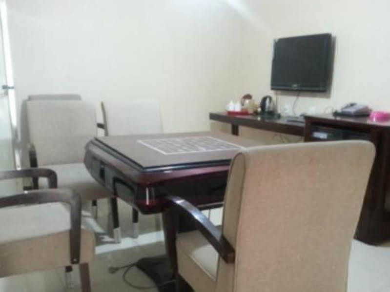 Xinhang Hotel Урумчи Экстерьер фото