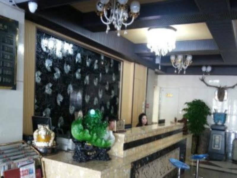 Xinhang Hotel Урумчи Экстерьер фото