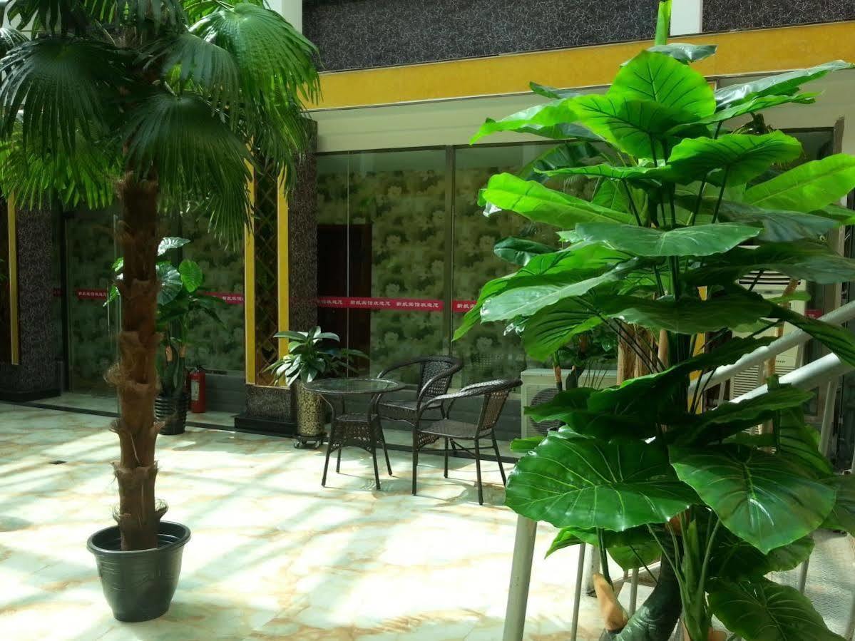 Xinhang Hotel Урумчи Экстерьер фото